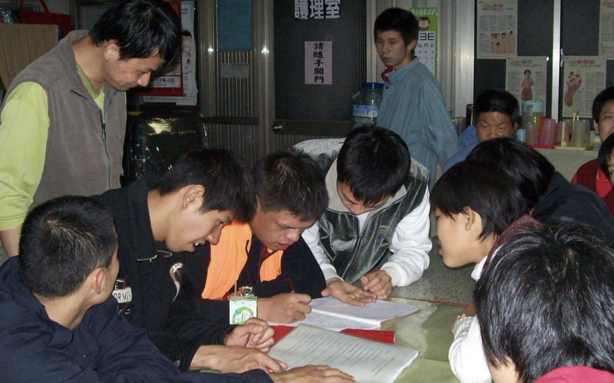 院生自治會成立